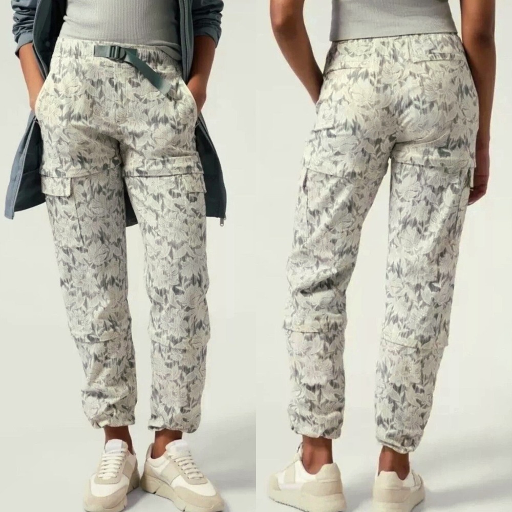 Athleta Trekkie Convertible Hike Pant Cargo Jogger Sz 10 White Floral Capri $139